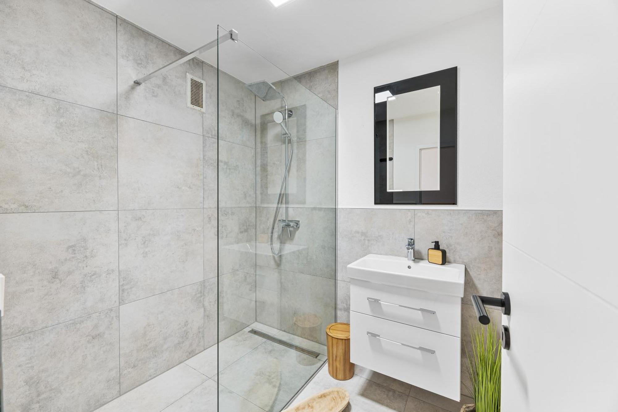 Neu: Stylische Mit Ausblick Apartment